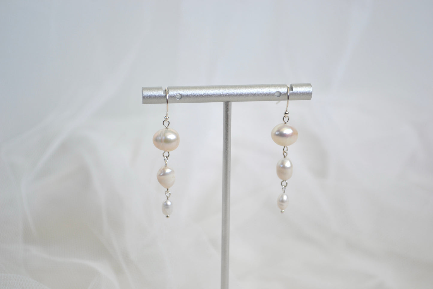 Gradient Pearl Drop Earrings