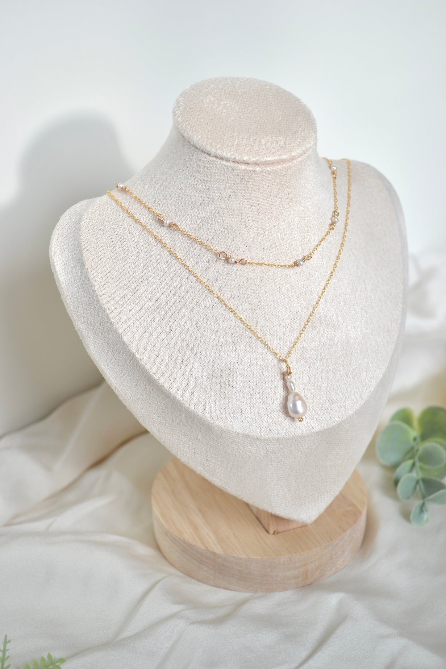Delicate Pearl Choker Necklace