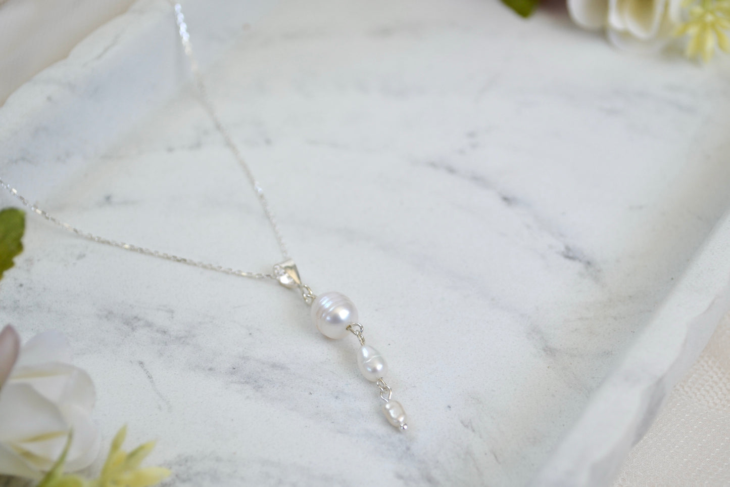 Gradient White Pearl Necklace