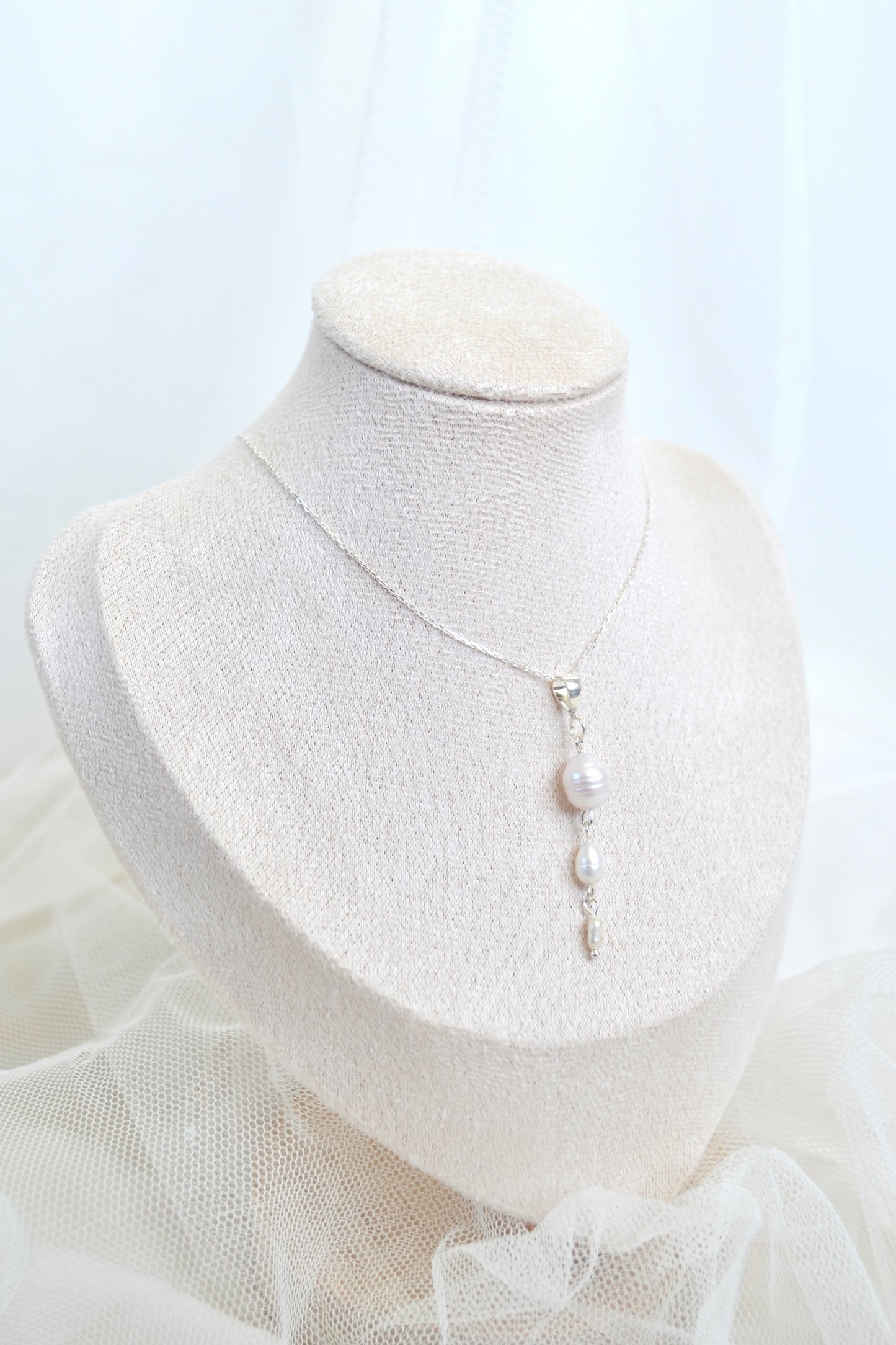 Gradient White Pearl Necklace
