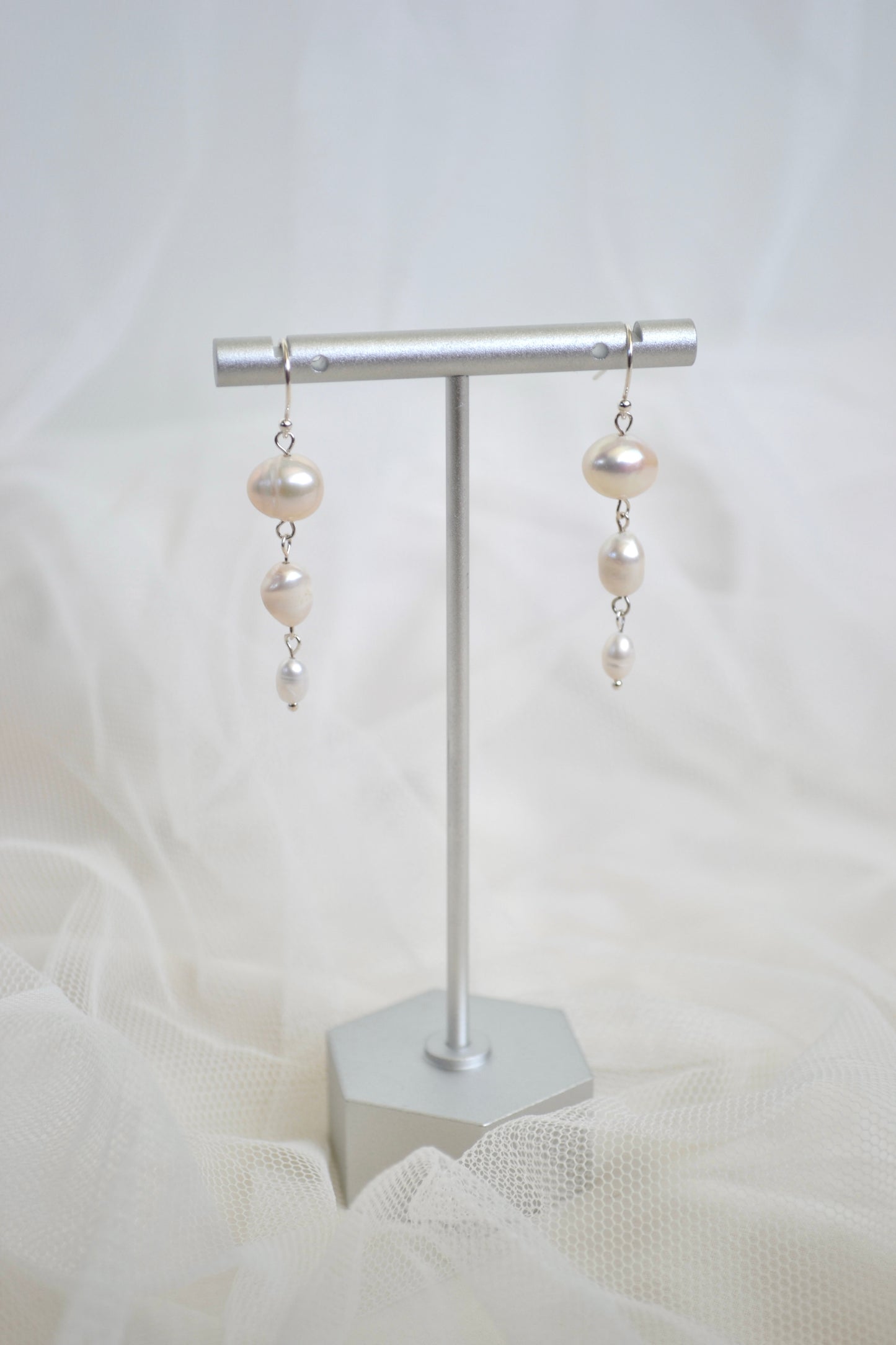 Gradient Pearl Drop Earrings