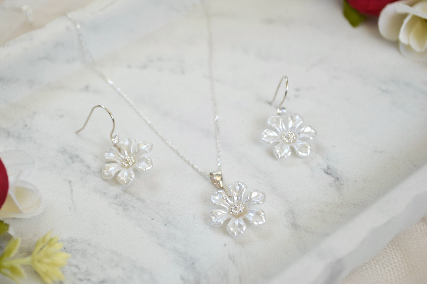 White Flower Necklace